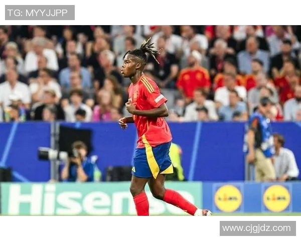 欧洲杯荣获月度最佳球员，实至名归